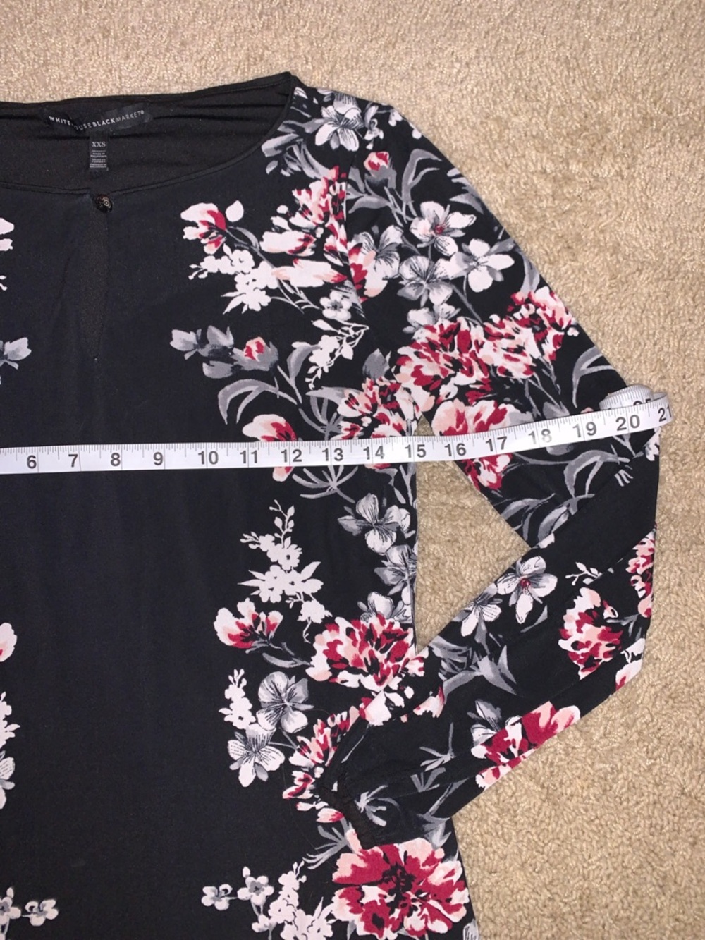 White House Black Market Women’s Black Floral Keyhole Elastic Long Sleeve Tunic - Picture 2 of 8